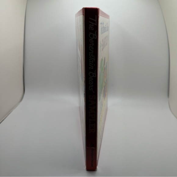 The Berenstain Bears Sampler: The Best of Bear Country Book 1995 - Picture 3 of 4